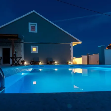 Ana - Heating Pool Villa
